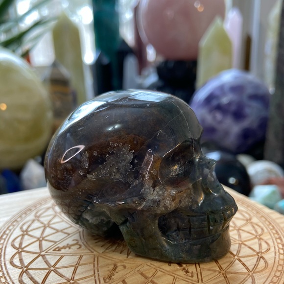 πSALEπMoss Agate Crystal Skull Carving With Stitches! - Picture 5 of 12